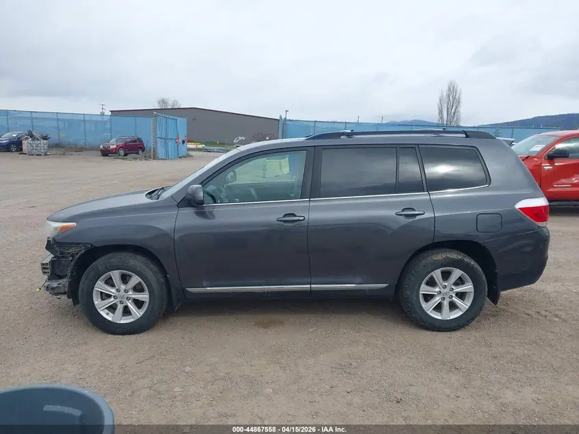 2013 TOYOTA HIGHLANDER SE V6