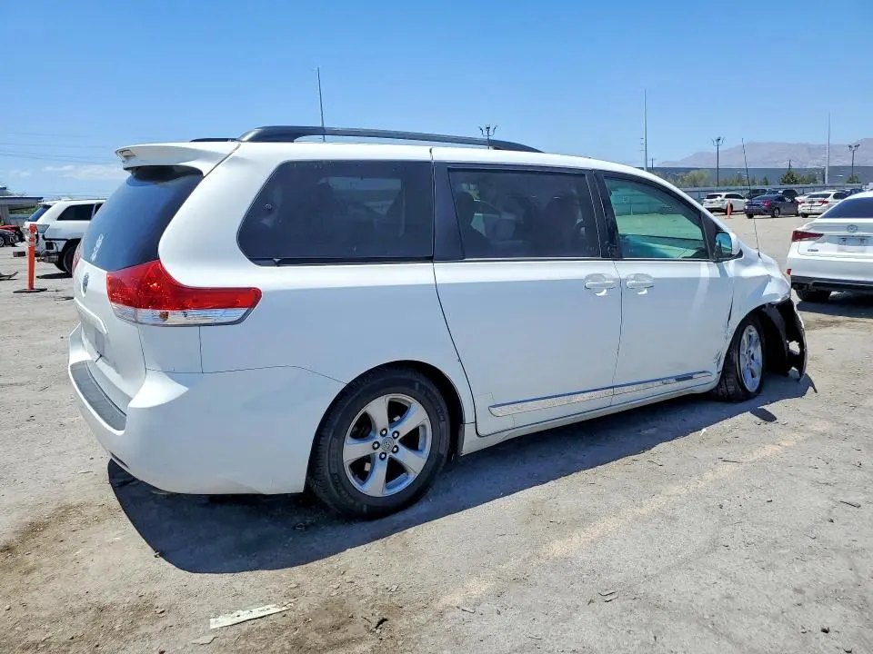2011 TOYOTA SIENNA LE  