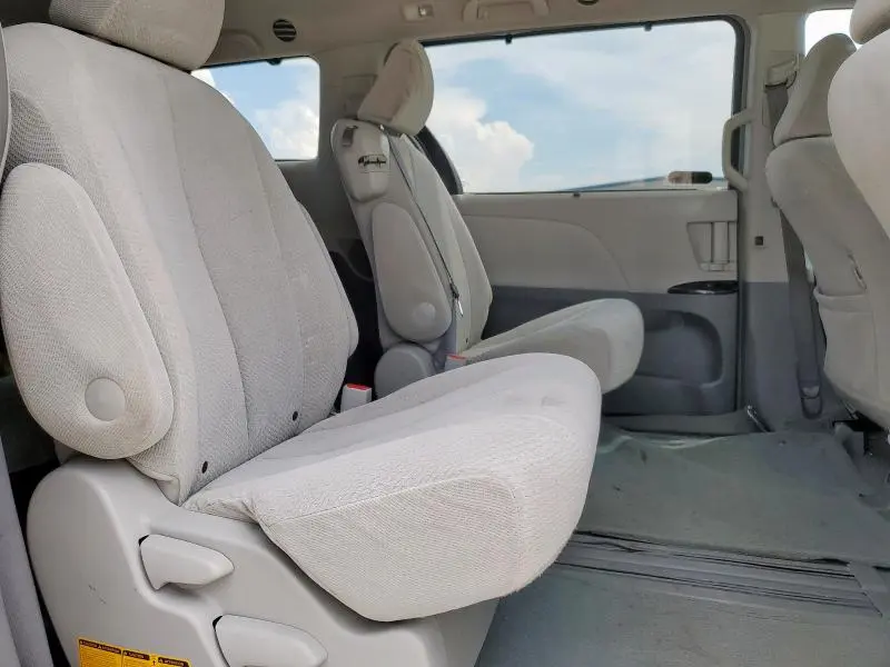 2011 TOYOTA SIENNA LE  