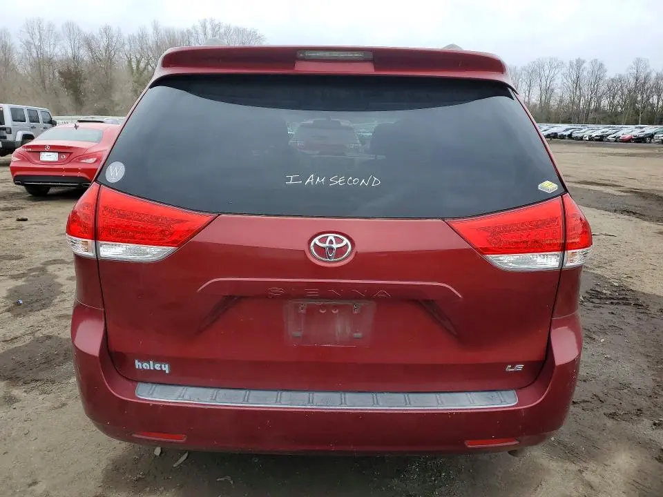 2012 TOYOTA SIENNA LE 8-PASSENGER  