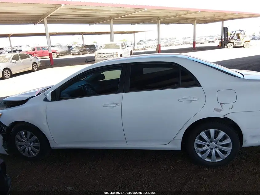 2013 TOYOTA COROLLA LE