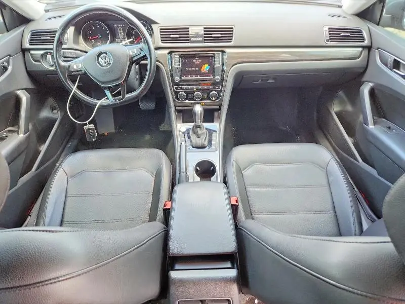 2018 VOLKSWAGEN PASSAT SE  