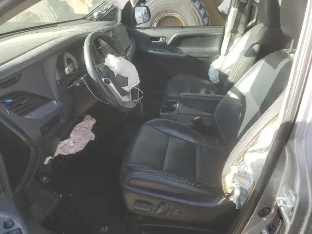 2018 TOYOTA SIENNA SE  
