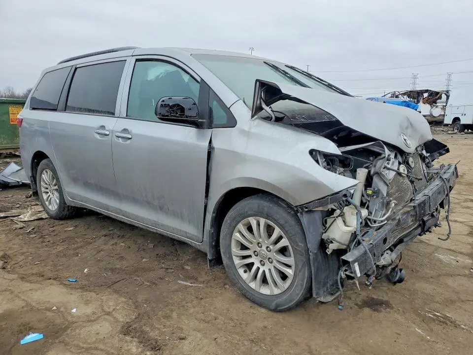 2016 TOYOTA SIENNA XLE 8-PASSENGER  