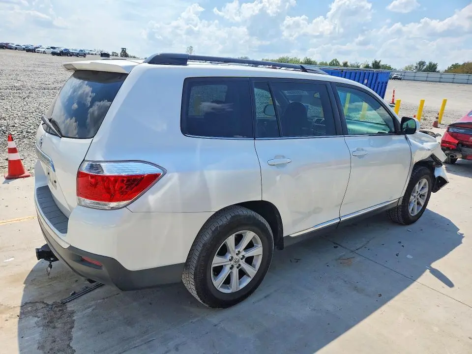 2013 TOYOTA HIGHLANDER SE  