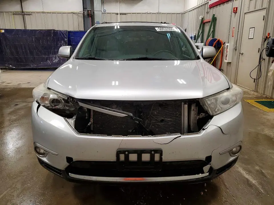 2011 TOYOTA HIGHLANDER SE  