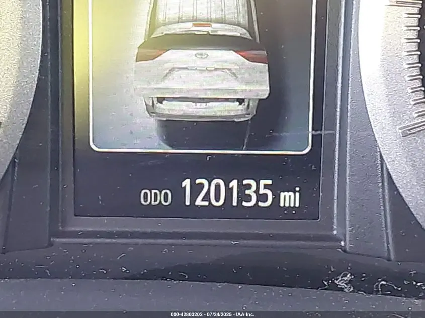 2019 TOYOTA SIENNA LE 8-PASSENGER