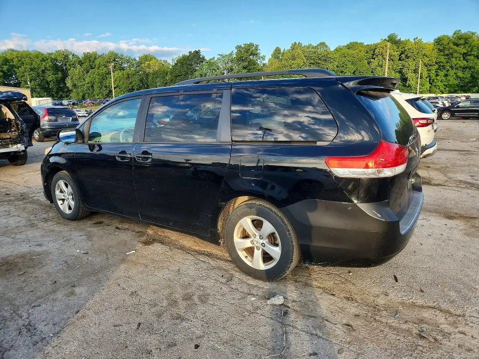 2011 TOYOTA SIENNA LE  