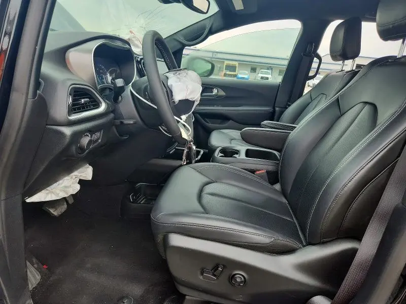 2025 CHRYSLER VOYAGER   
