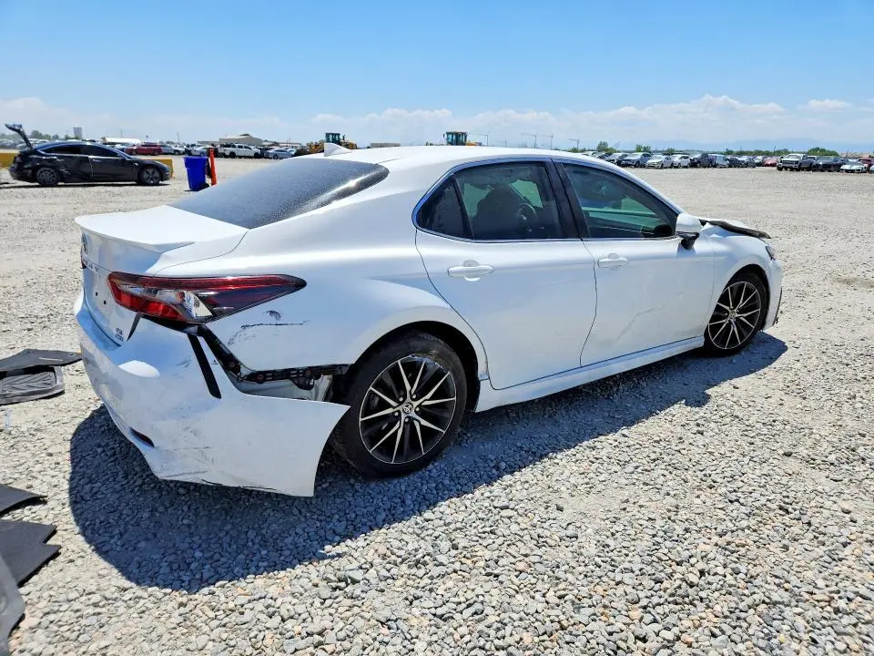 2021 TOYOTA CAMRY SE  