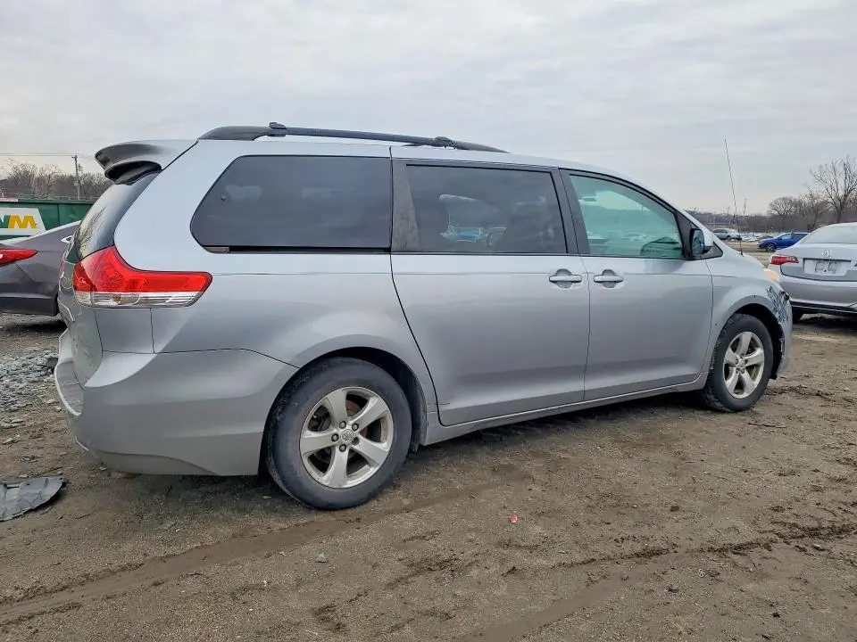 2012 TOYOTA SIENNA LE 8-PASSENGER  