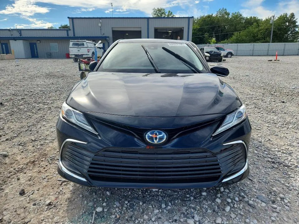 2022 TOYOTA CAMRY XLE  