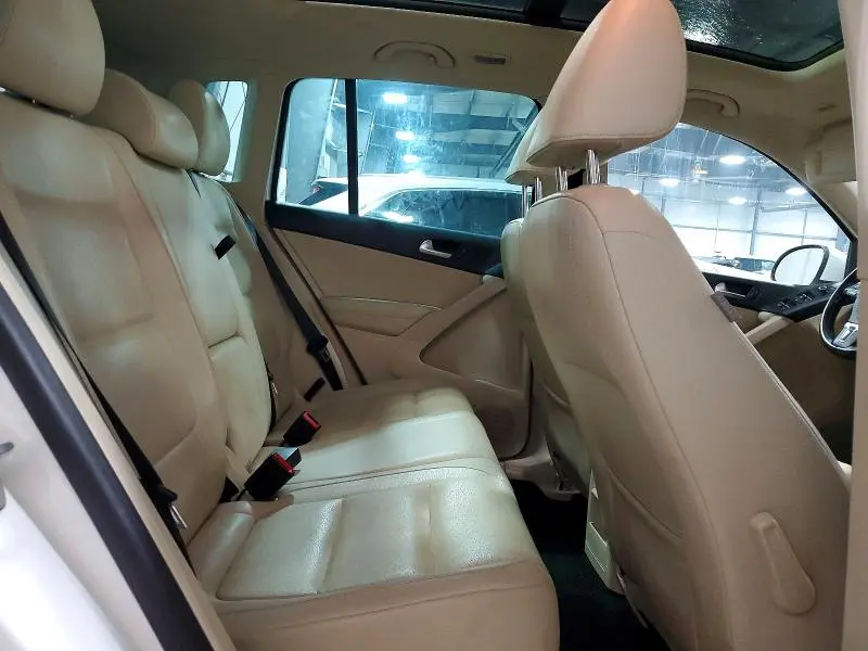 2014 VOLKSWAGEN TIGUAN S  