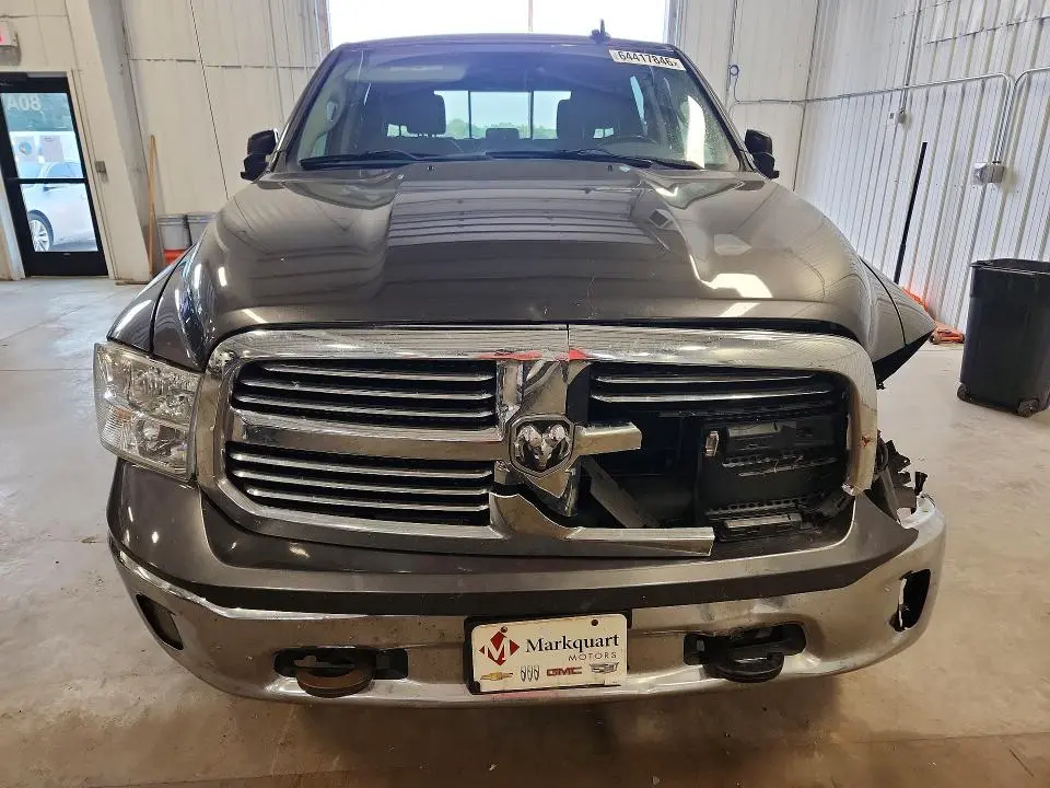 2015 RAM 1500 SLT  