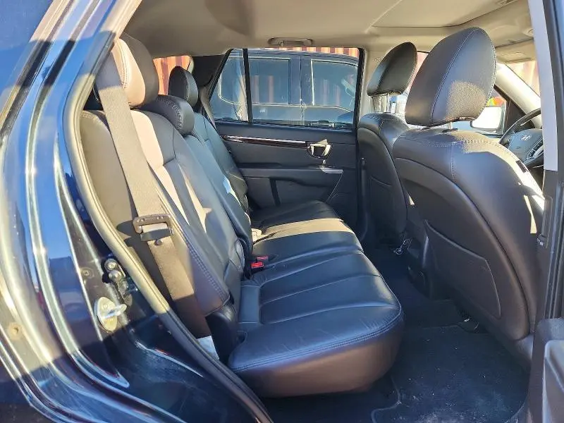2010 HYUNDAI SANTA FE SE  