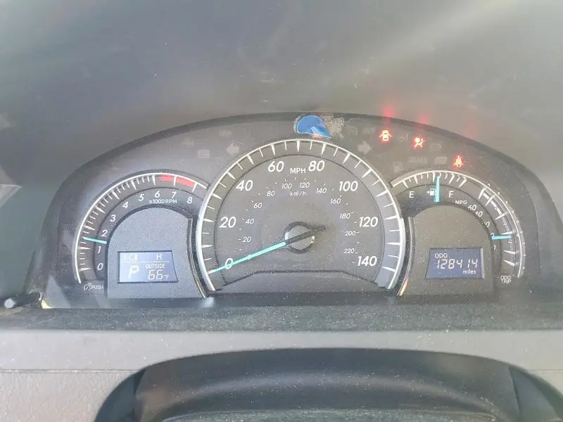 2012 TOYOTA CAMRY XLE  