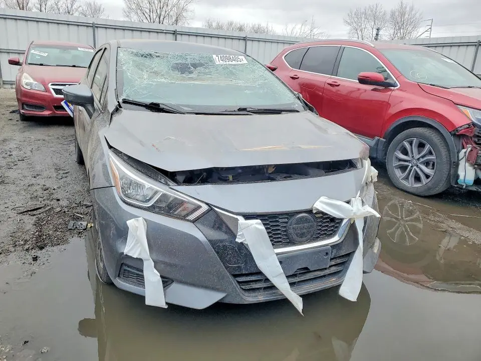 2021 NISSAN VERSA SV  