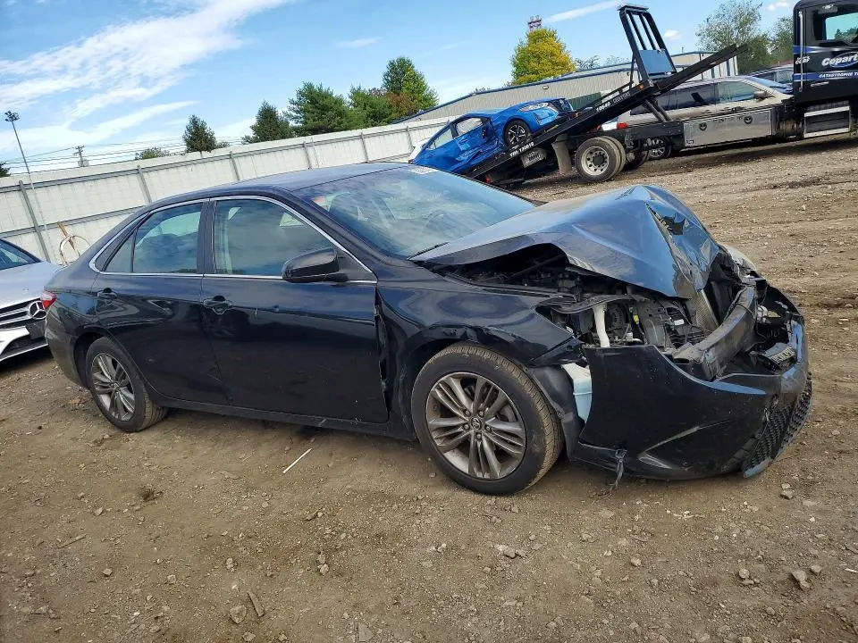 2015 TOYOTA CAMRY SE  