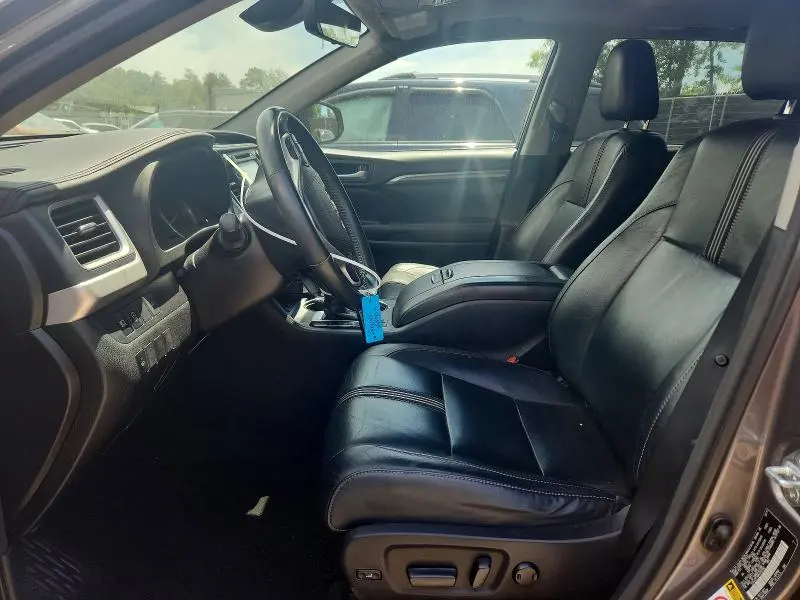 2017 TOYOTA HIGHLANDER SE  