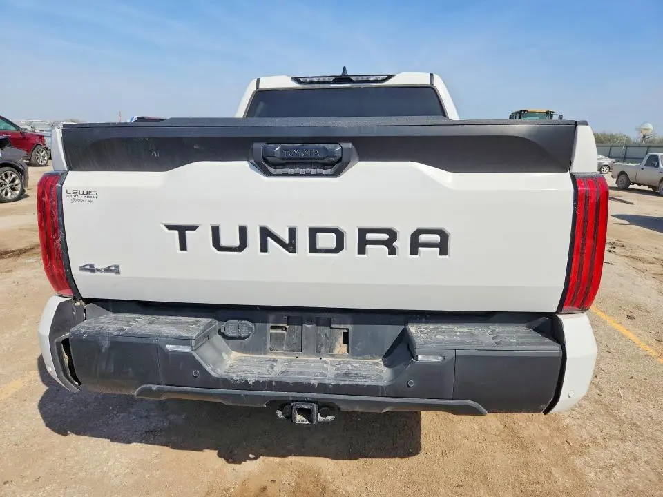 2022 TOYOTA TUNDRA SR5  