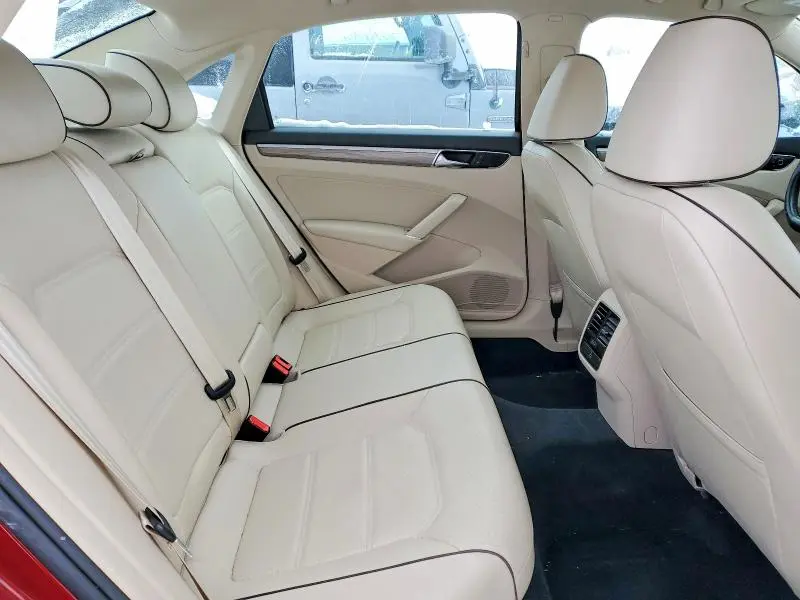 2017 VOLKSWAGEN PASSAT SE  