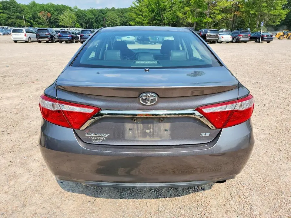 2015 TOYOTA CAMRY SE  