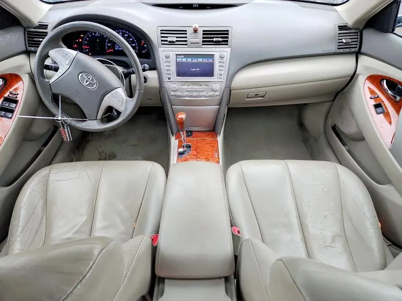 2010 TOYOTA CAMRY XLE V6  