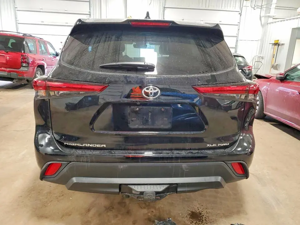 2021 TOYOTA HIGHLANDER XLE  