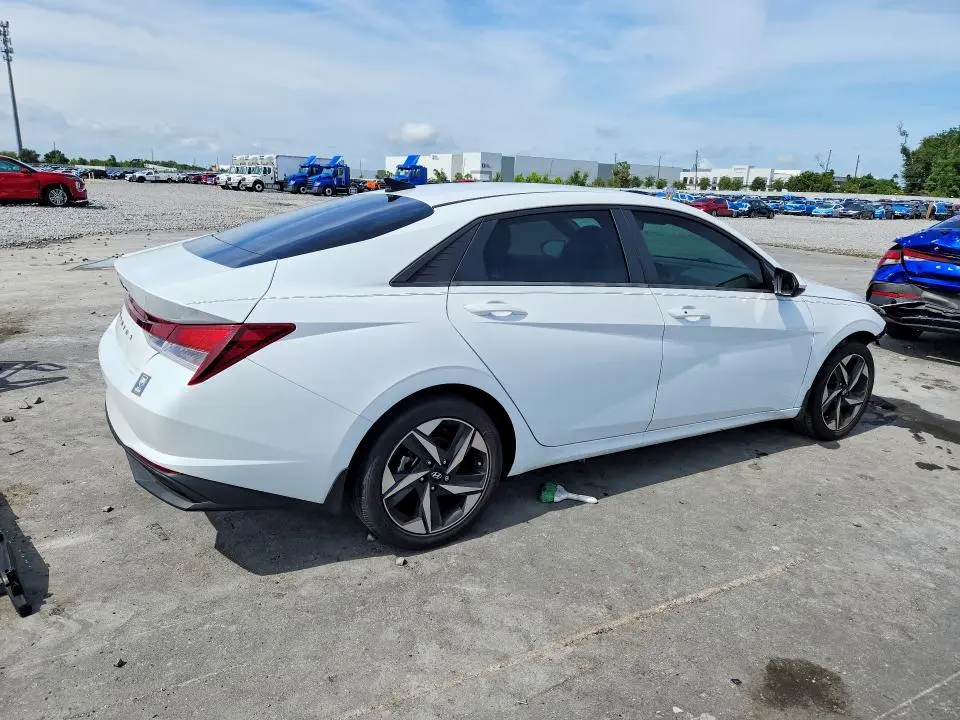 2023 HYUNDAI ELANTRA SEL  