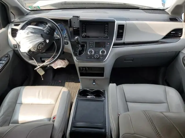 2018 TOYOTA SIENNA XLE  