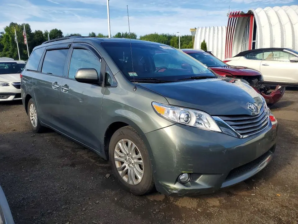 2013 TOYOTA SIENNA XLE 8-PASSENGER  