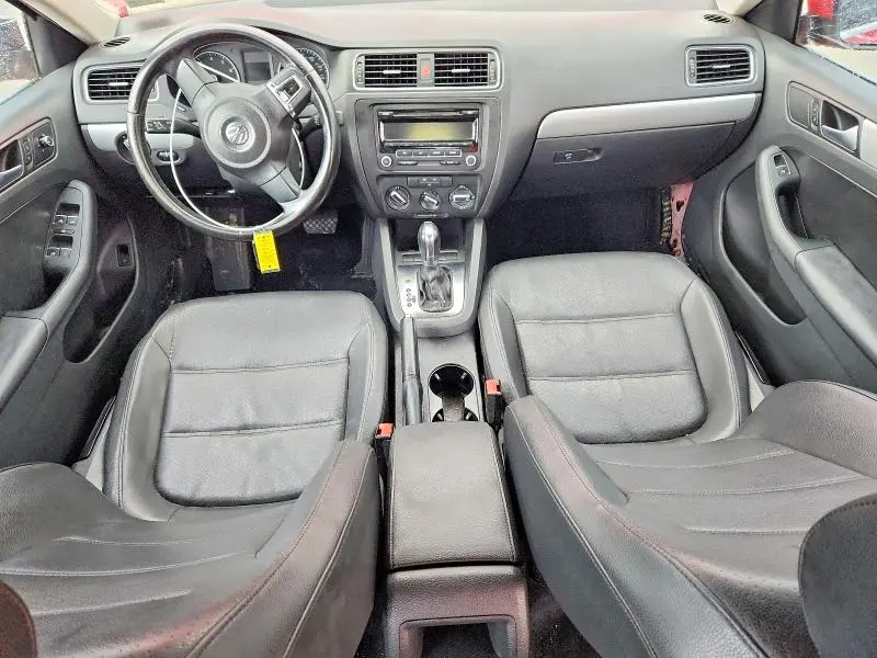 2013 VOLKSWAGEN JETTA SE  