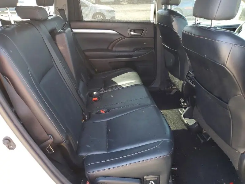 2015 TOYOTA HIGHLANDER XLE  