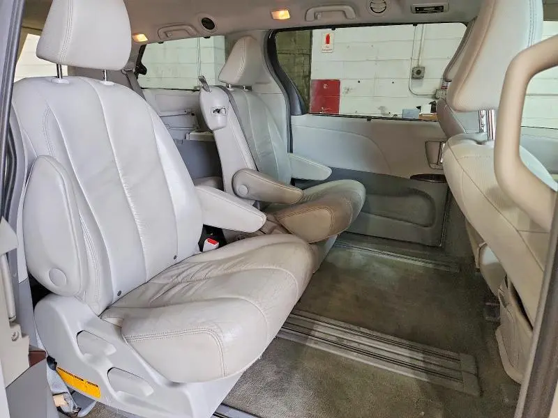 2012 TOYOTA SIENNA   