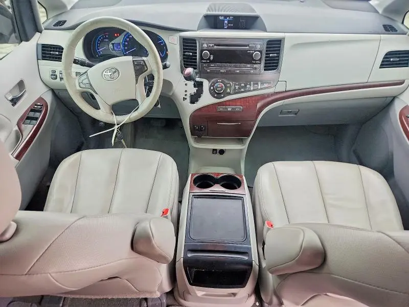 2013 TOYOTA SIENNA XLE 8-PASSENGER  