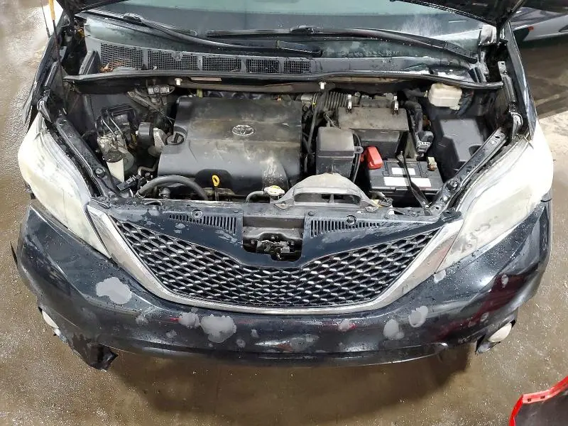 2012 TOYOTA SIENNA SE 8-PASSENGER  