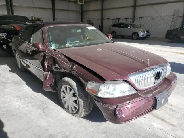 2011 LINCOLN TOWN CAR SIGNATURE LIMITED  
