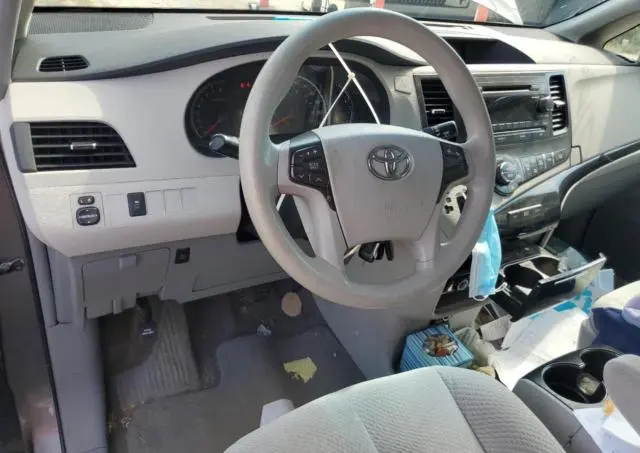 2013 TOYOTA SIENNA LE  