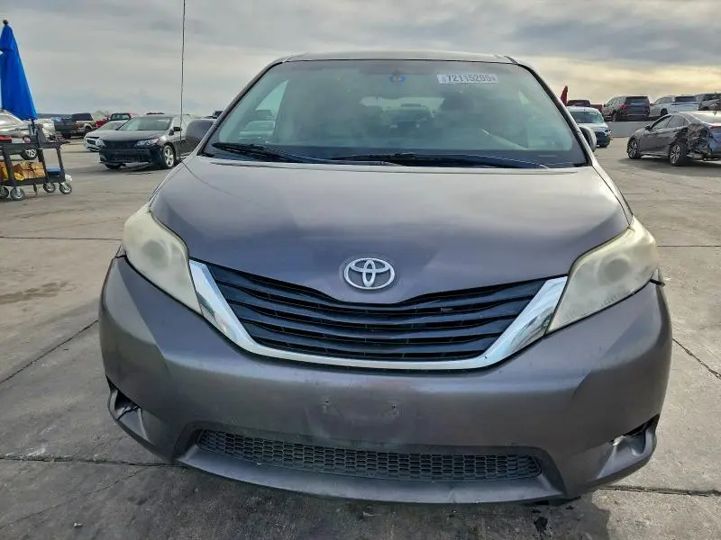 2012 TOYOTA SIENNA LE  