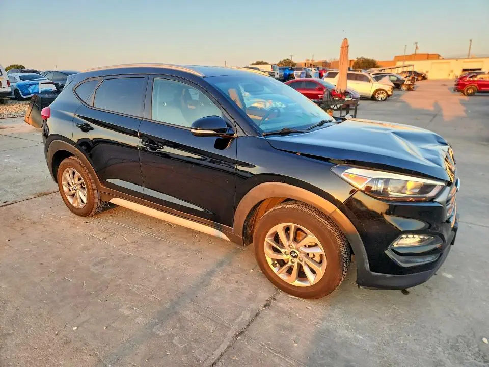 2017 HYUNDAI TUCSON SE PLUS  