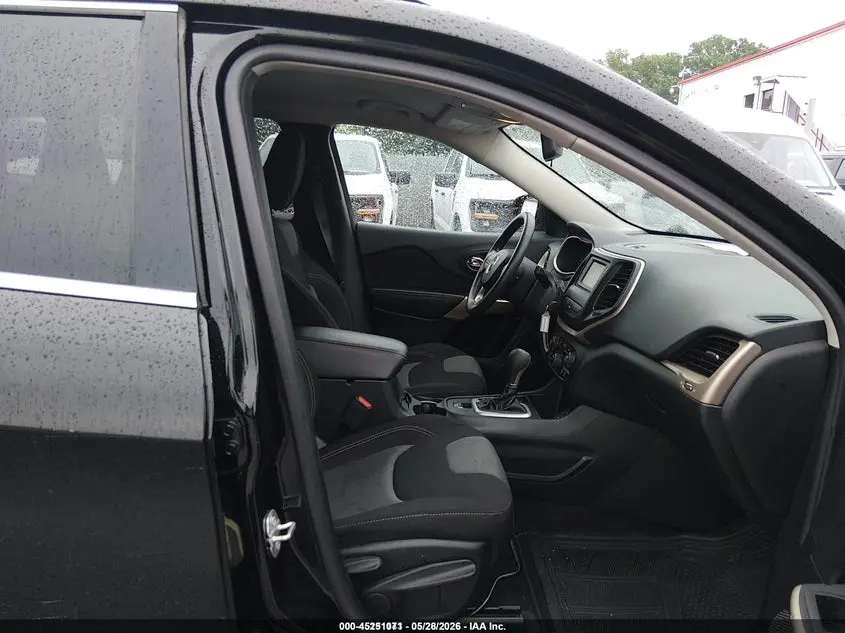 2018 JEEP CHEROKEE LATITUDE FWD