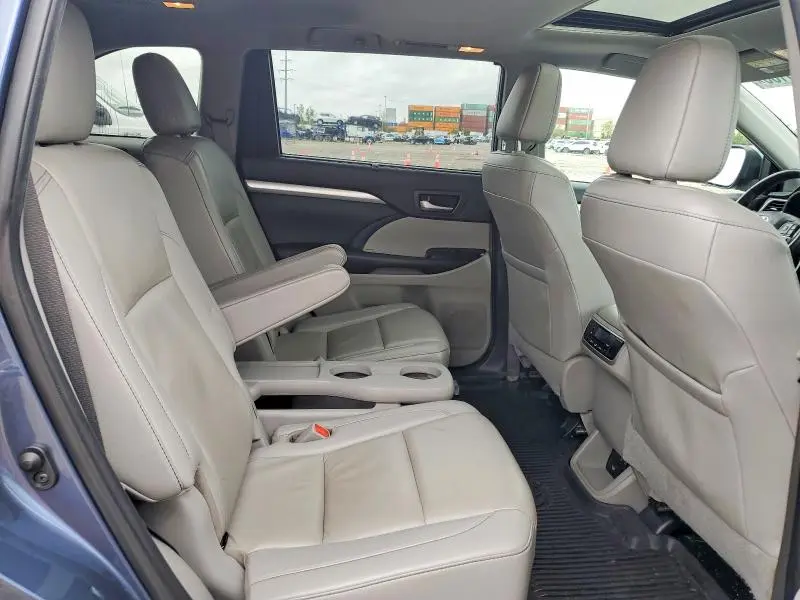 2019 TOYOTA HIGHLANDER XLE  