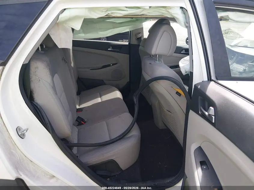 2016 HYUNDAI TUCSON SE