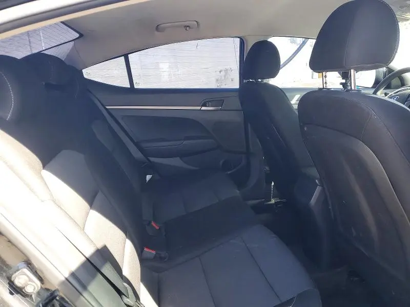2018 HYUNDAI ELANTRA SE  