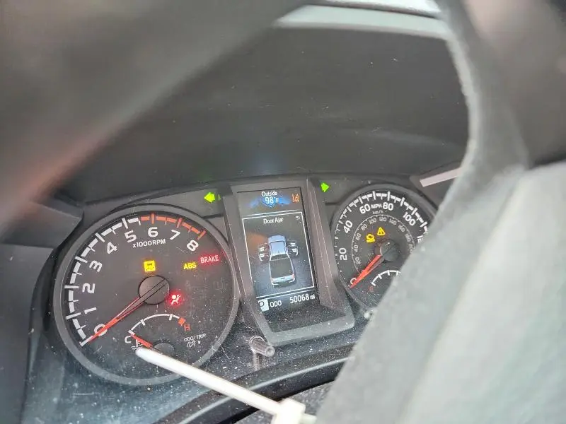 2018 TOYOTA TACOMA SR  