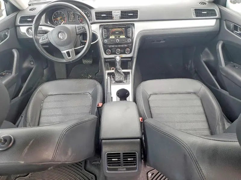 2013 VOLKSWAGEN PASSAT SE  