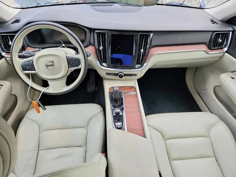 2022 VOLVO S60 B5 MOMENTUM  
