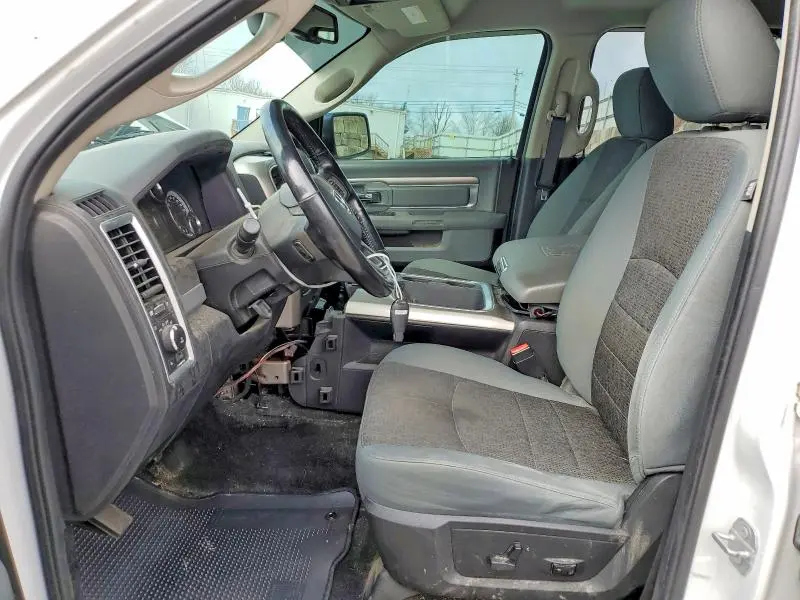 2016 RAM 1500 SLT  