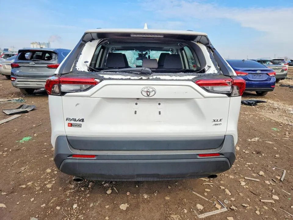2022 TOYOTA RAV4 XLE  