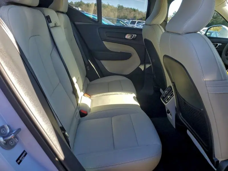 2025 VOLVO XC40 PLUS  